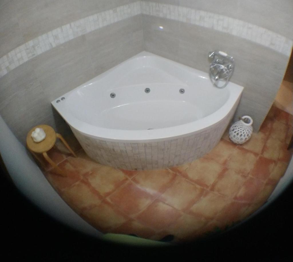 Escapadas romanticas en Granada jacuzzi photo 3