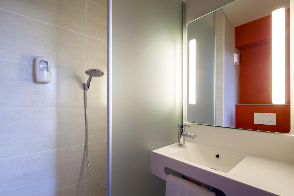 B&B HOTEL Orly Chevilly Marché International photo 4
