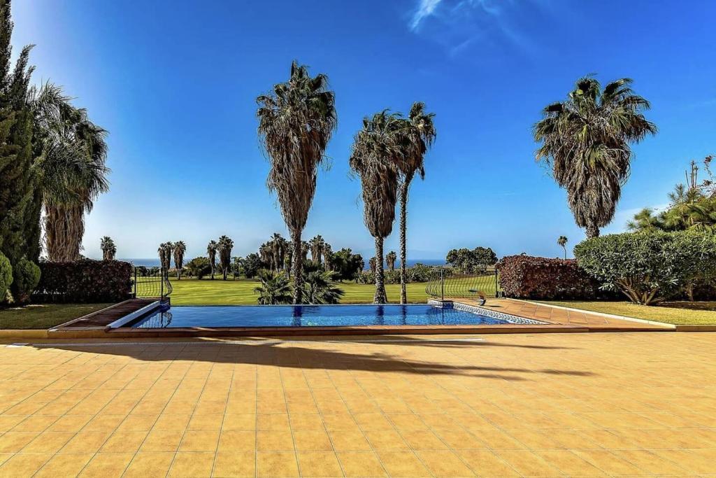 GOLFSIDE HIDEAWAY, INFINITY POOL, BBQ, 5 BDRM photo 1