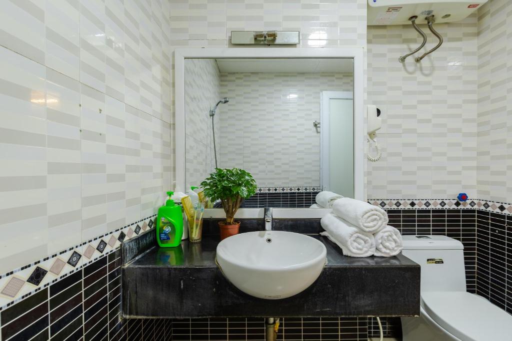 Двухместный (Улучшенный номер с кроватью размера «queen-size»), An Phu Hotel
