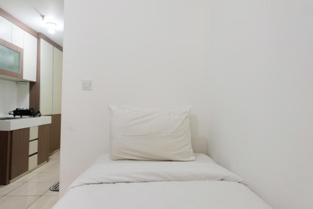 Cozy Room Studio Apartment M-Town Residence By Travelio