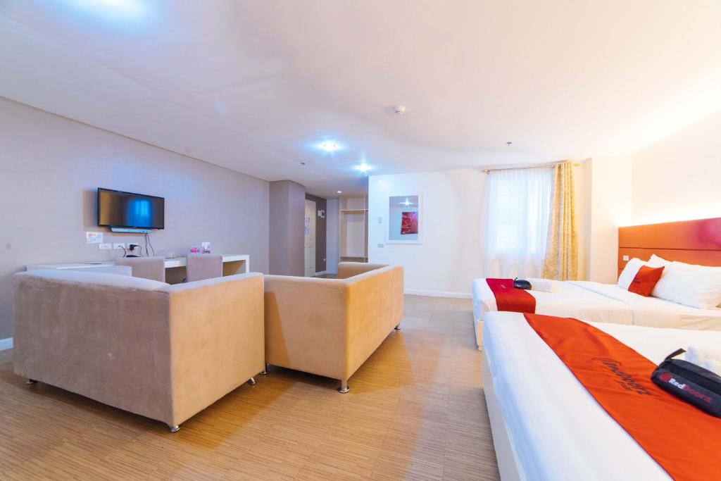 RedDoorz Plus at Hotel Metro Kalibo Room Type - Executive Suite