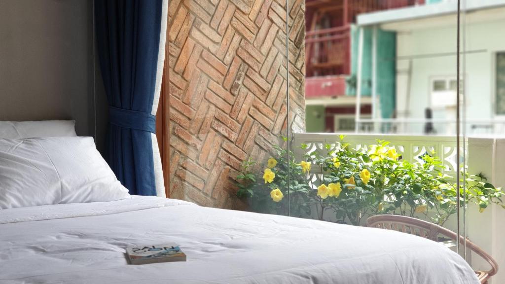 Vintage 1980s Saigon Private House with Rooftop Dining Room in Prime City Central District