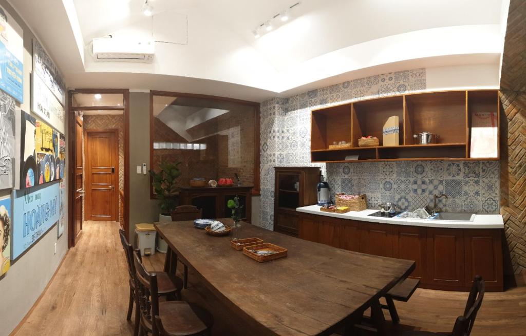Vintage 1980s Saigon Private House with Rooftop Dining Room in Prime City Central District