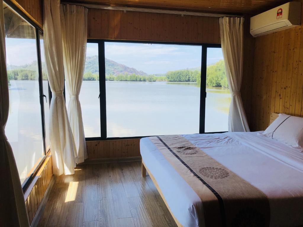 gayang friendly water house homestay photo 1