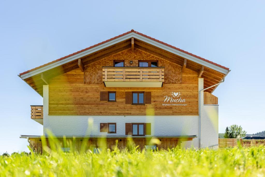 Mucha Berghaus photo 1