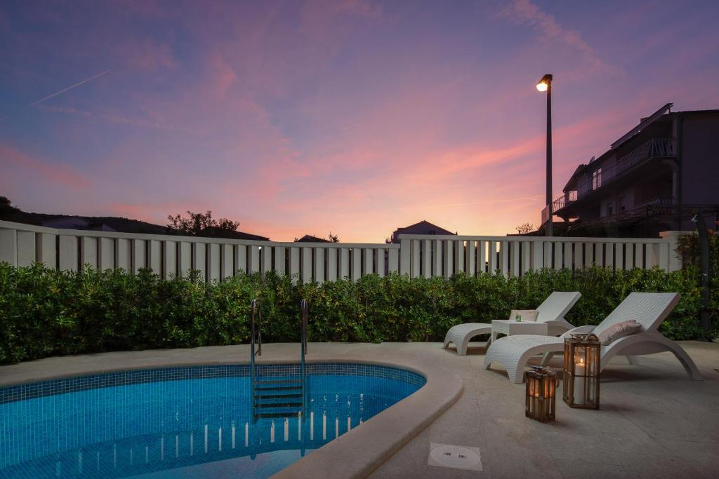 Villa Authentica with Heated Pool photo 2