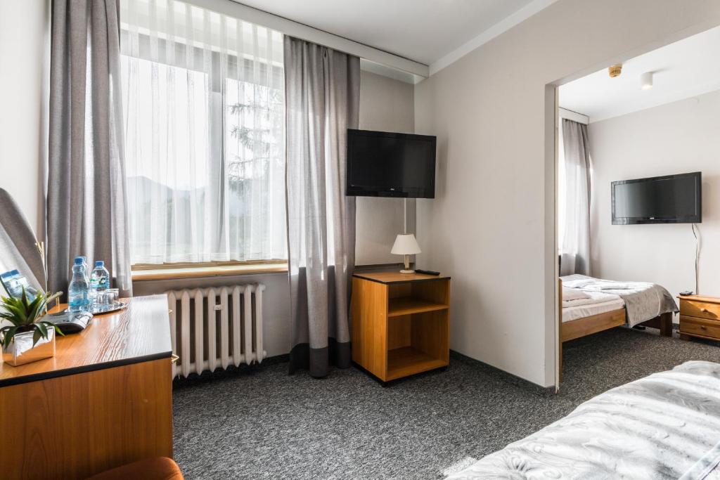 Трехместный (Трехместный номер «Комфорт» с душем), Hotel Helios