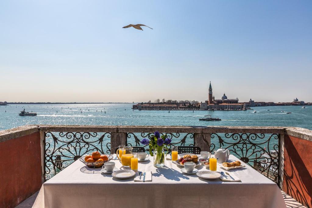 Ca' del Santo Canal View and Terrace