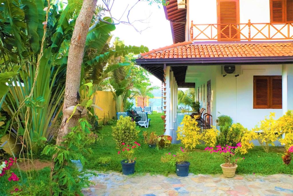 Двухместный (Улучшенный двухместный номер с 1 кроватью), Beach Villa Lanka
