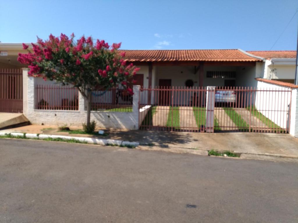 Quarto para uma pessoa com banheiro exclusivo