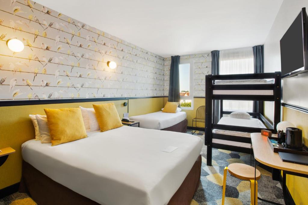 Best Western Hotel Grand Parc Room Type - Family Room with One Double Bed, Bunk Bed and Two Single Beds
