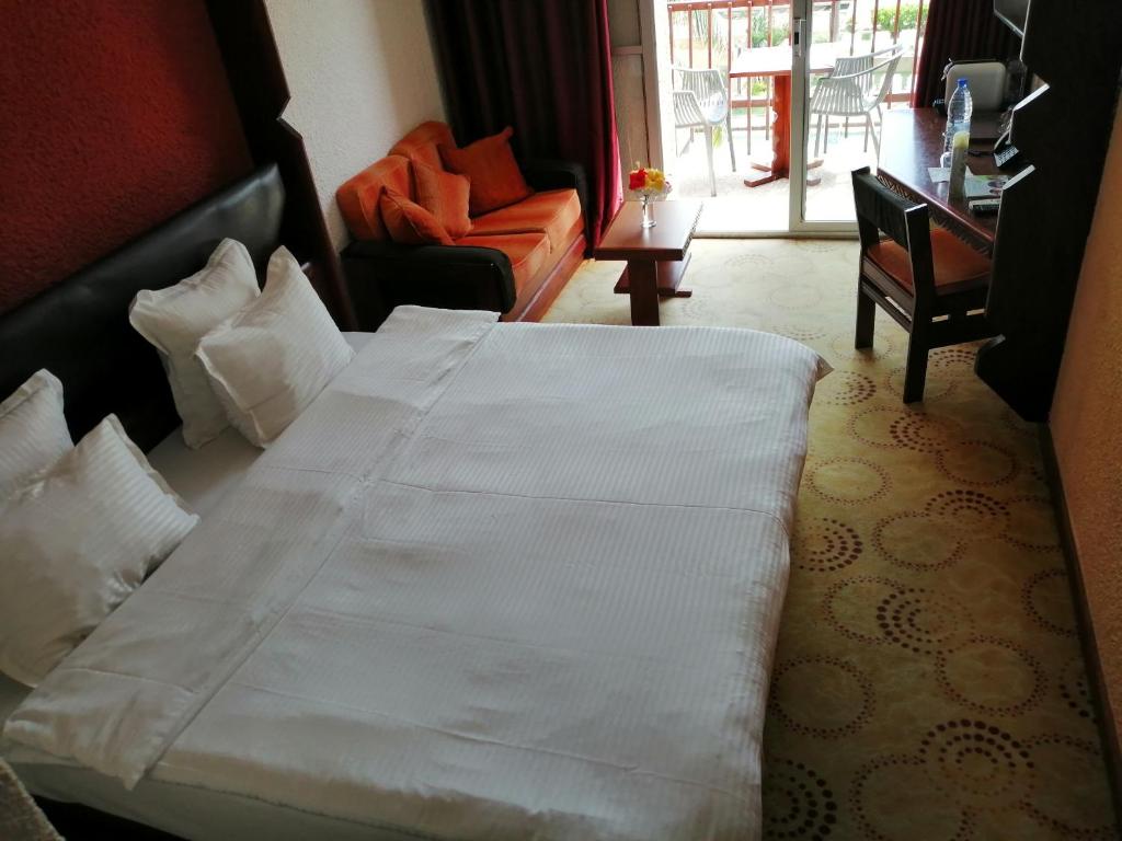 Hotel Jardin Savana Dakar - Tap to explore photos