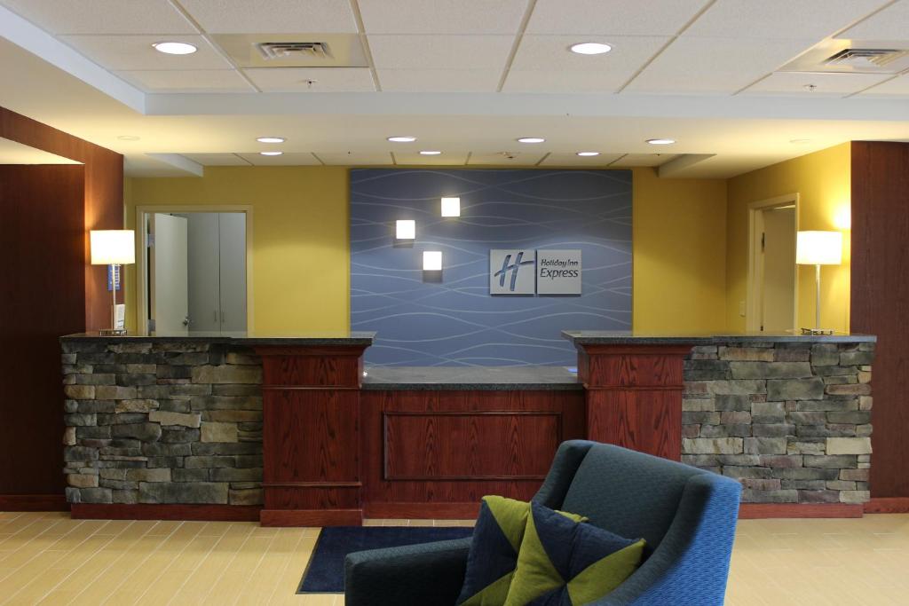 Holiday Inn Express & Suites Milford, an IHG Hotel image