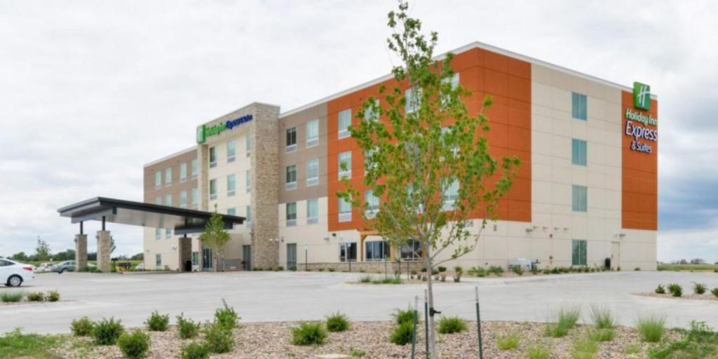 Holiday Inn Express Alliance, an IHG Hotel image