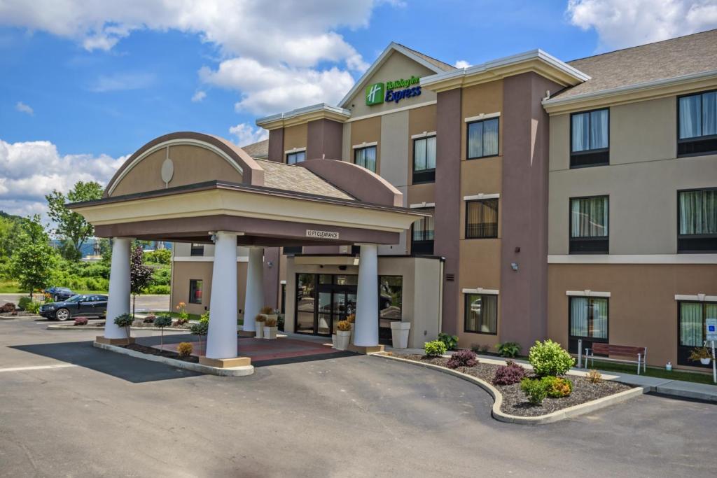 Holiday Inn Express Bradford, an IHG Hotel image