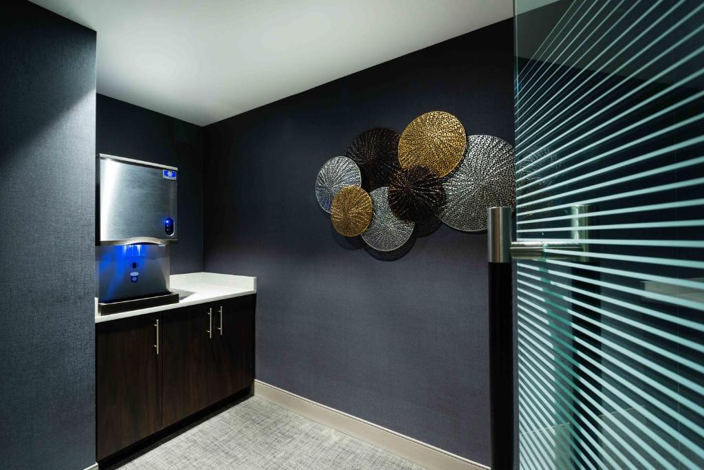 Staybridge Suites - Quincy, an IHG Hotel photo 2