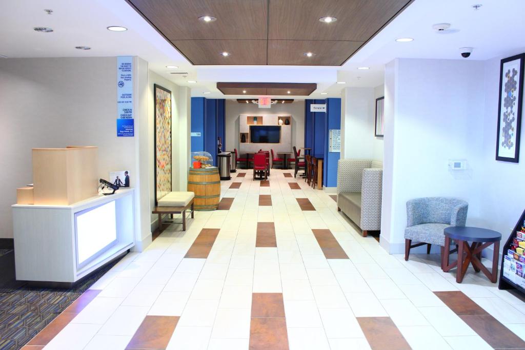Holiday Inn Express & Suites Napa American Canyon, an IHG Hotel image