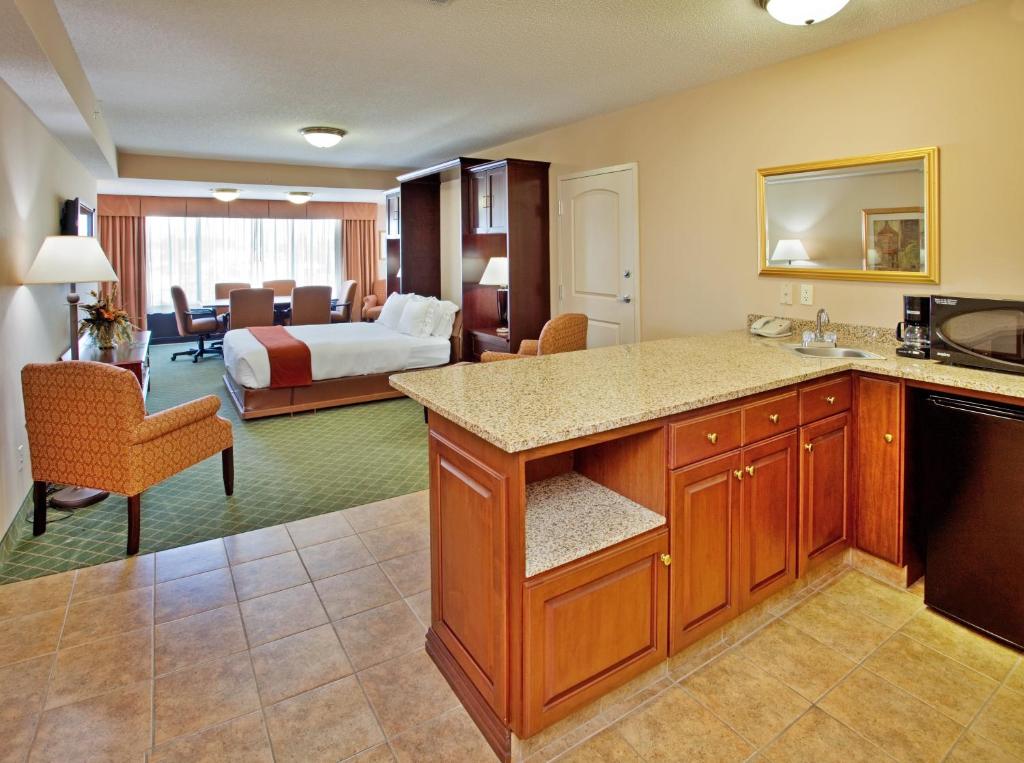 Holiday Inn Express Hotel & Suites Cape Girardeau I-55, an IHG Hotel photo 1