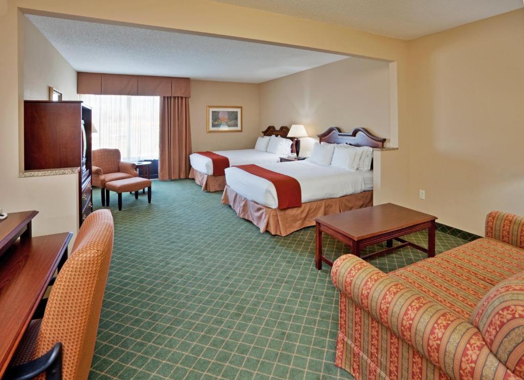 Holiday Inn Express Hotel & Suites Cape Girardeau I-55, an IHG Hotel photo 2