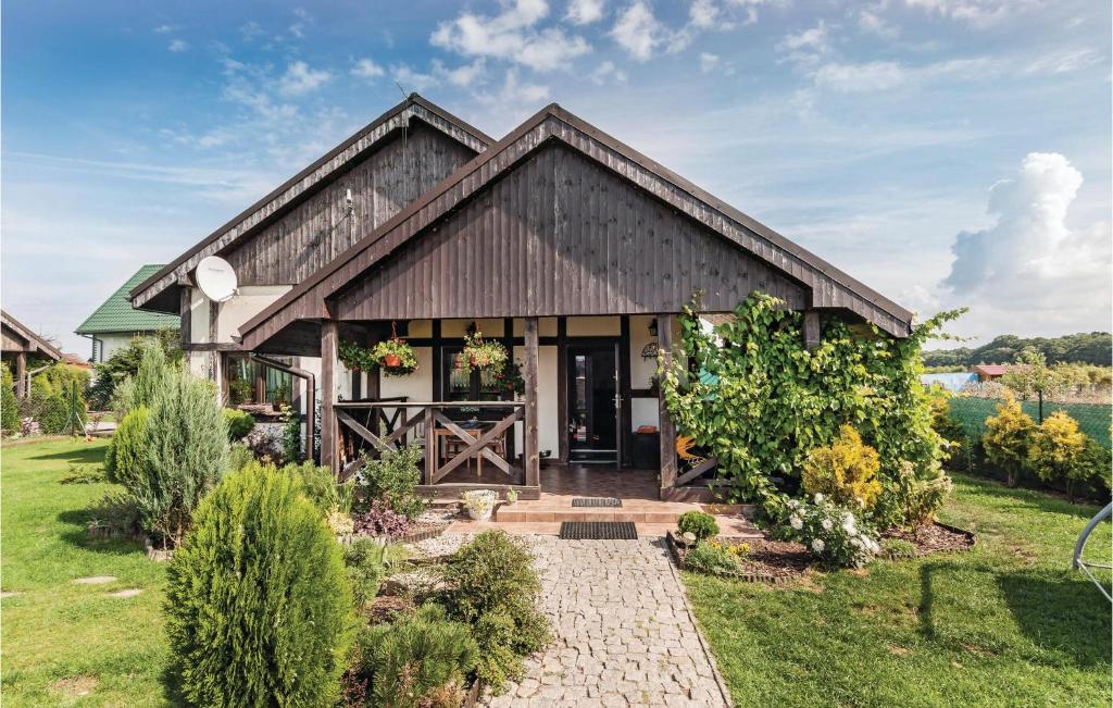 Awesome Home In Bedzin With 3 Bedrooms, Wifi And Outdoor Swimming Pool