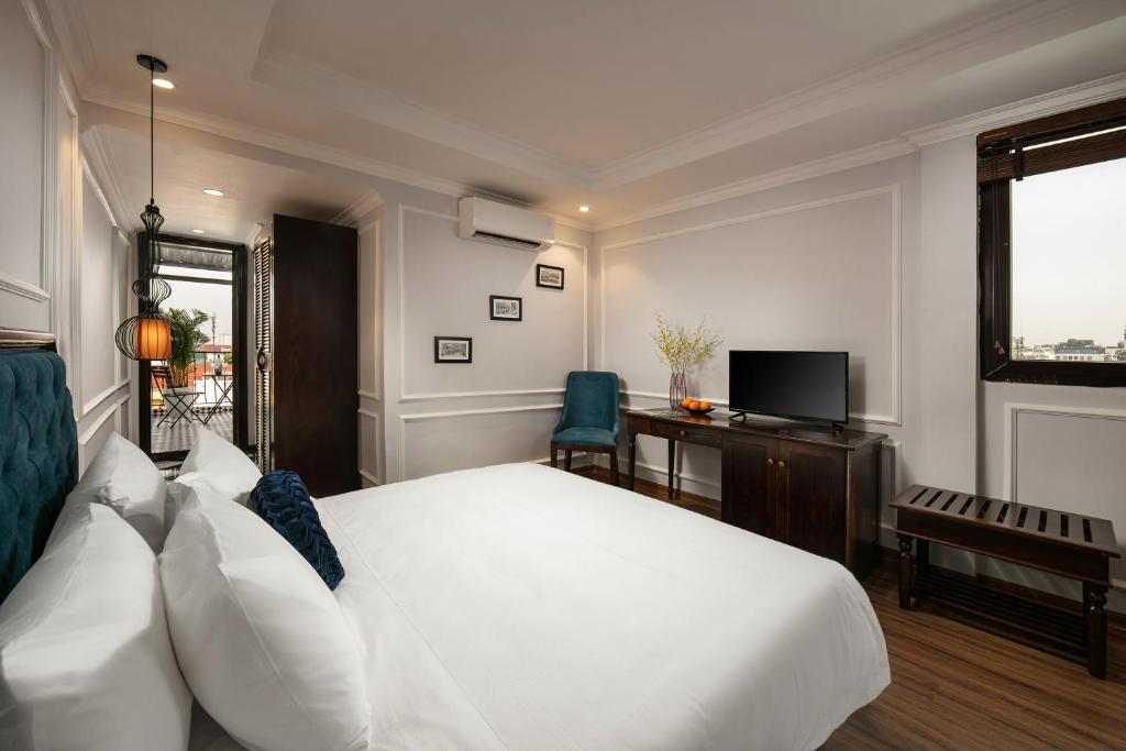 Семейный (Семейный люкс с балконом), Hanoi Old Quarter Boutique Hotel