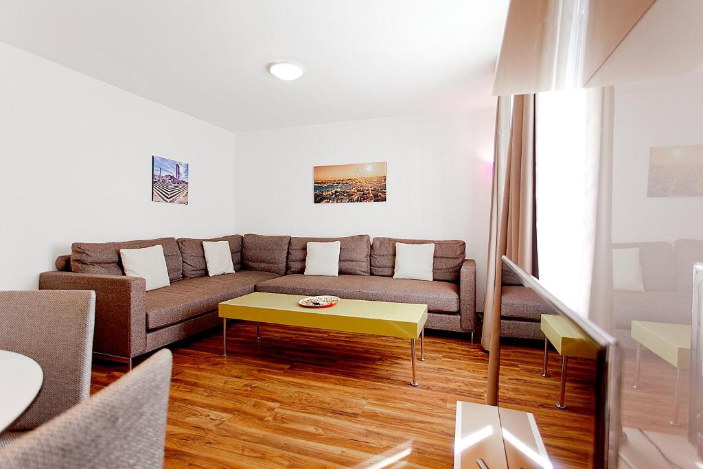 Апартаменты (Апартаменты «Премиум» с 2 спальнями), Premium Apartments by Livingdowntown