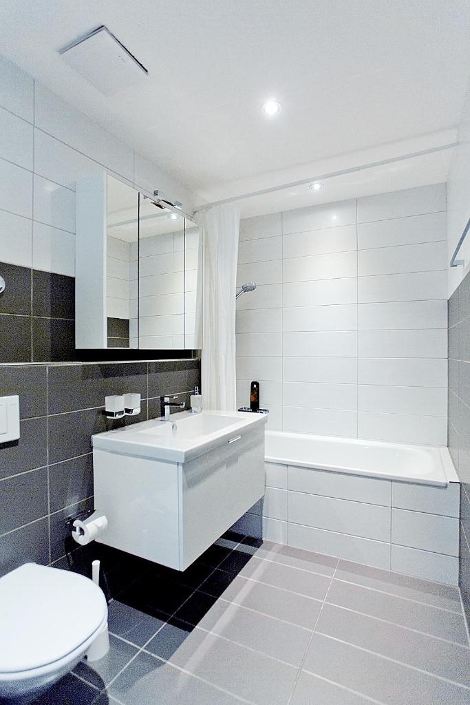 Апартаменты (Апартаменты «Премиум» с 2 спальнями), Premium Apartments by Livingdowntown