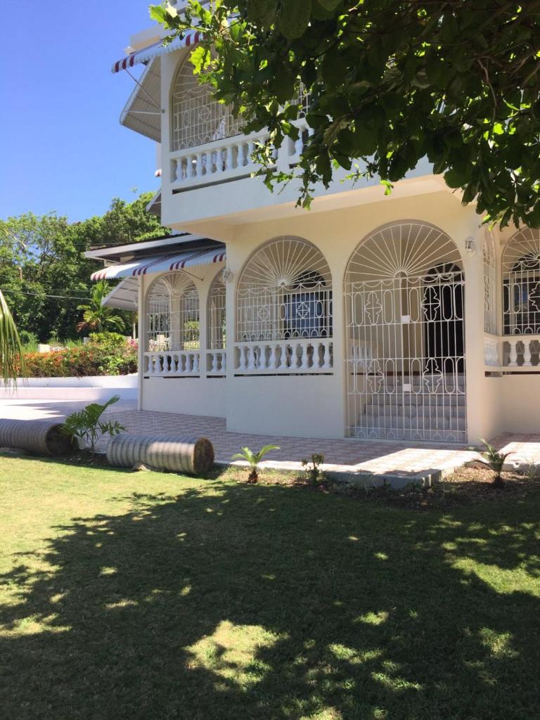 GoldenView Guesthouse Ocho Rios photo 4