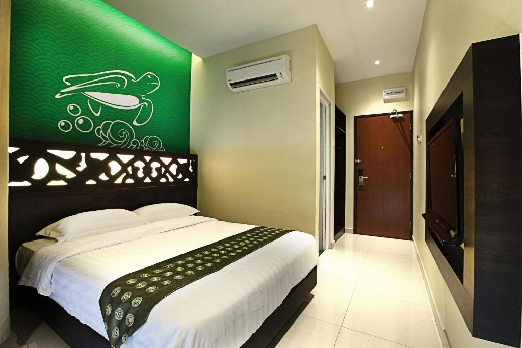 Двухместный (Улучшенный номер с кроватью размера «queen-size»), Sri Enstek Hotel KLIA, KLIA 2 & F1