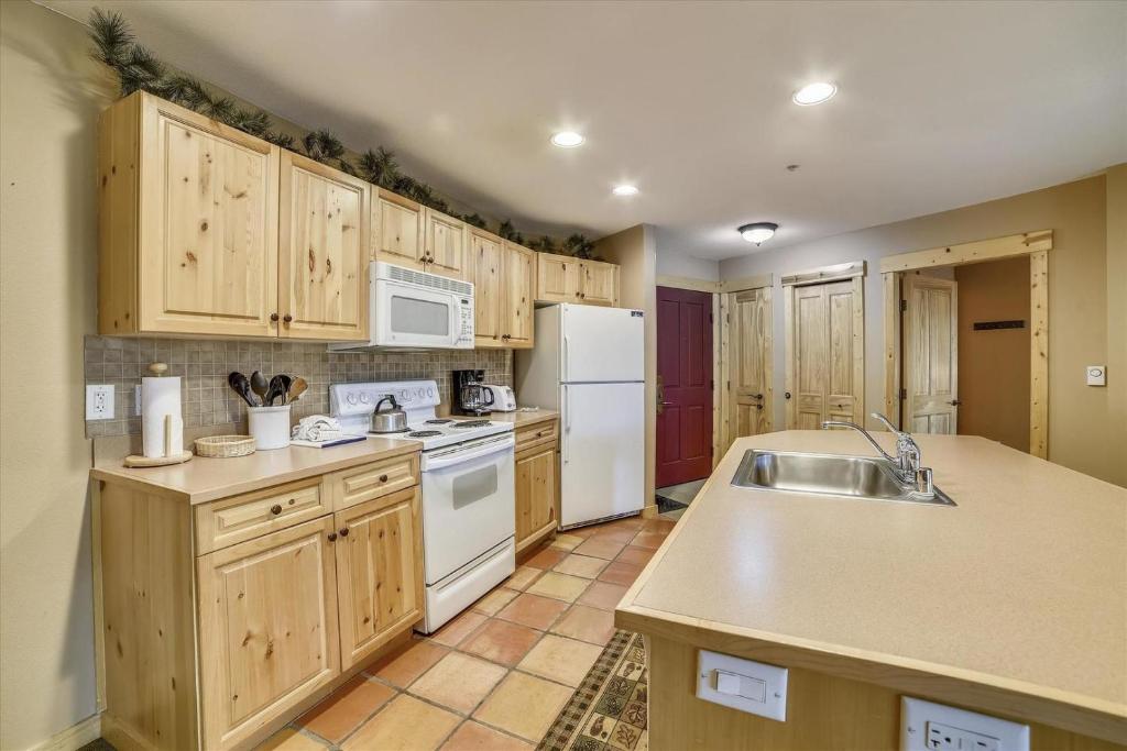 Tucker Mountain Lodge 102 Condo photo 1