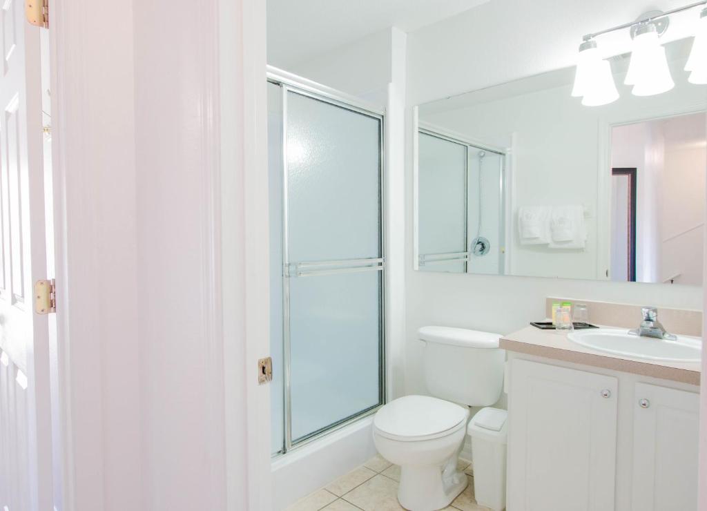Berkley Lake Townhomes photo 2