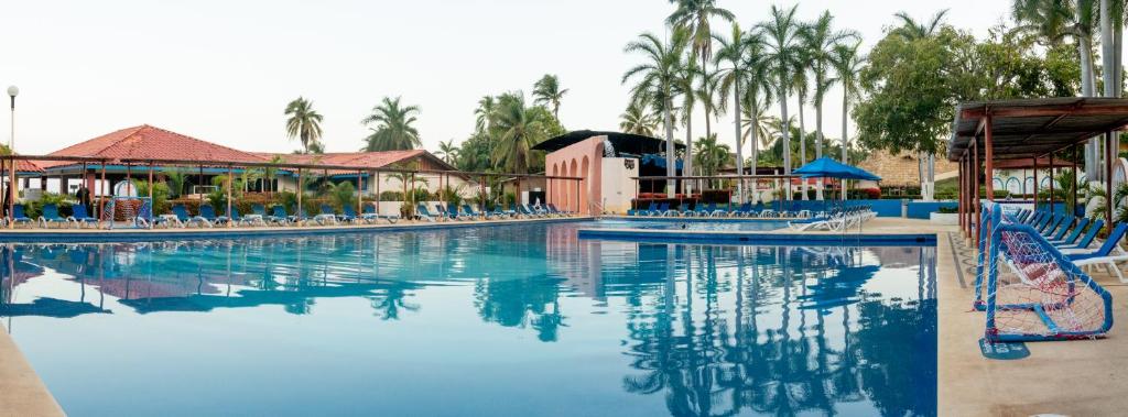 Qualton Club Ixtapa All Inclusive photo 1