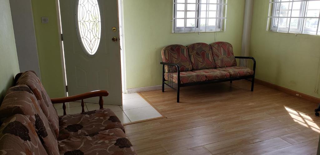 Unit 5/6 Private Apartment - Roseau photo 4