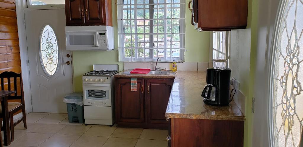 Unit 5/6 Private Apartment - Roseau photo 1