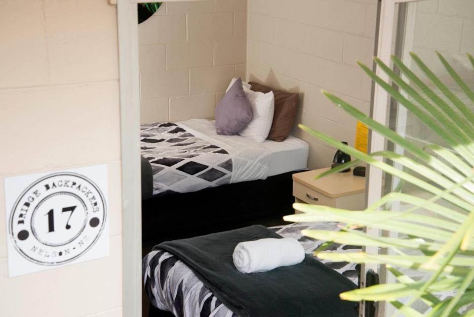 Bridge Backpackers Room Type - Twin Room with Private Bathroom