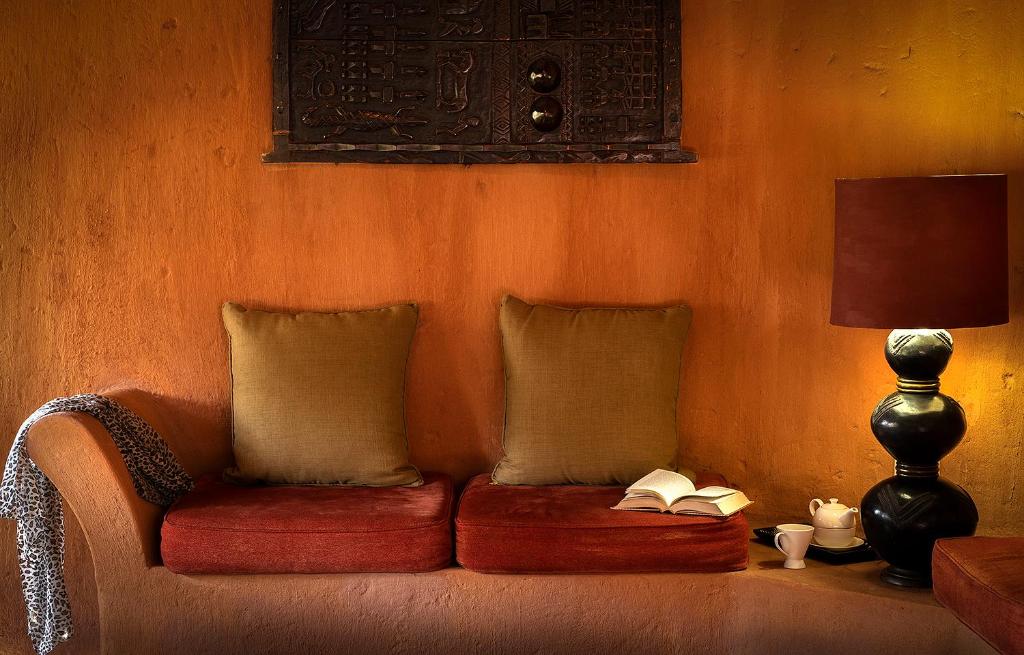 Pondoro Game Lodge  - Open to Kruger Park - Tap to explore photos