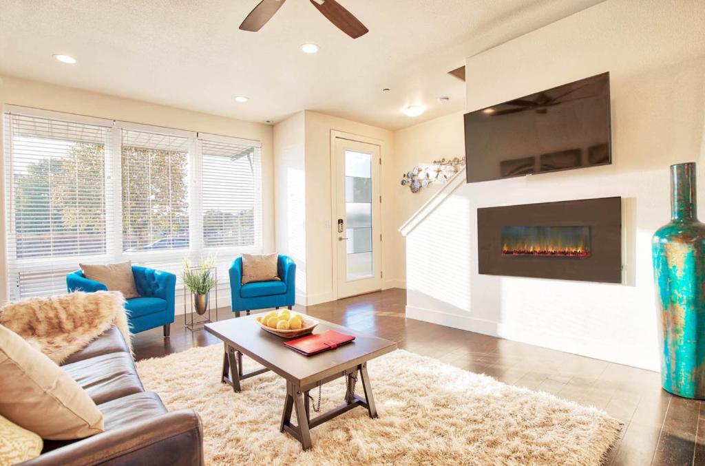 Beautiful 3 Bedroom Townhouse in Old Town North, Brewery District photo 1