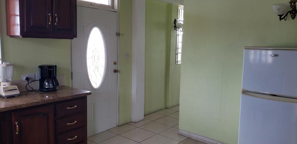 Unit 4 Private Apartment - Roseau photo 3