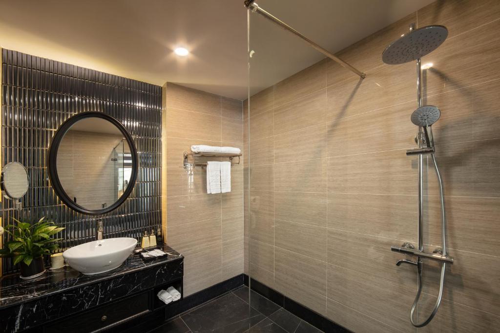 Сьюит (Люкс с балконом), Hanoi Imperial Hotel
