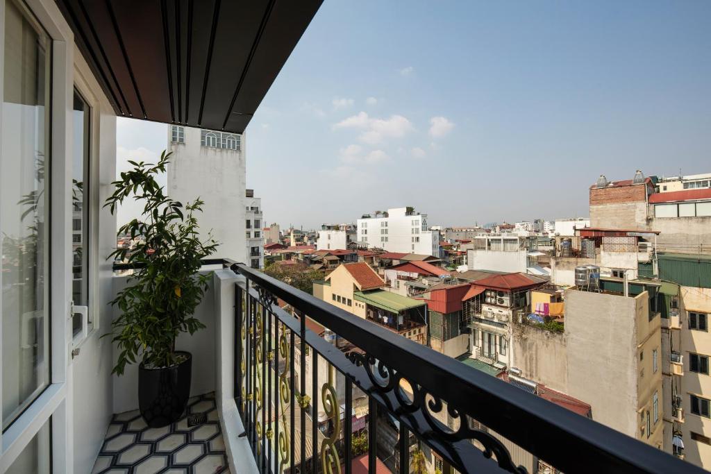 Сьюит (Люкс с балконом), Hanoi Imperial Hotel