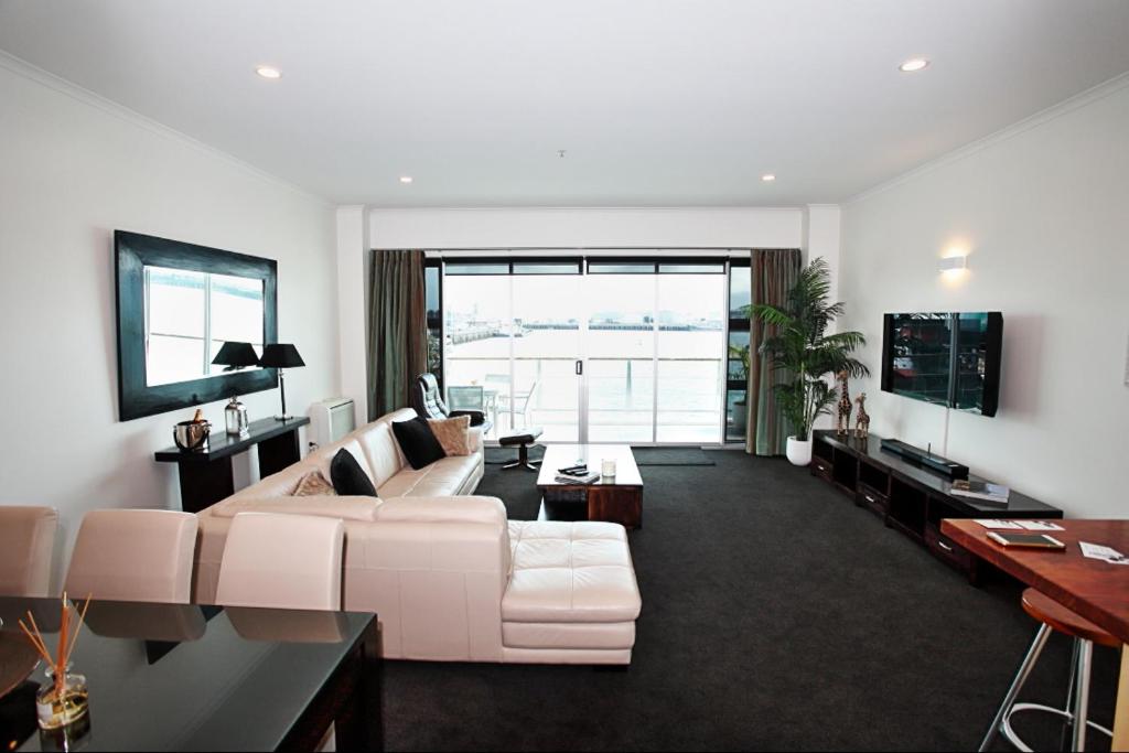 Spacious Executive Apartmt,great Views! Location