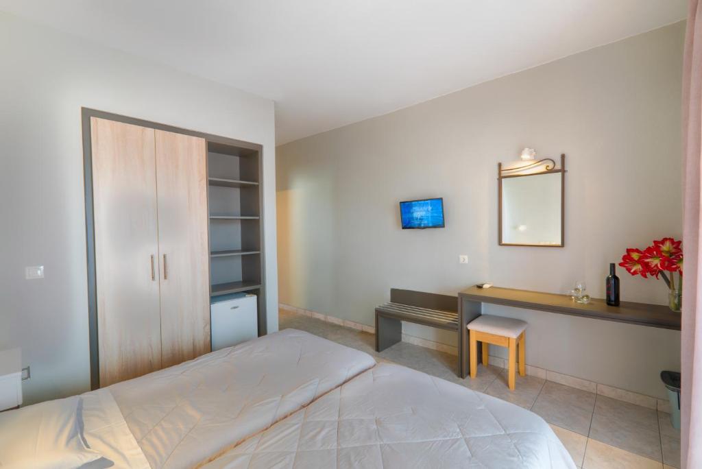 Louvre Hotel photo 2