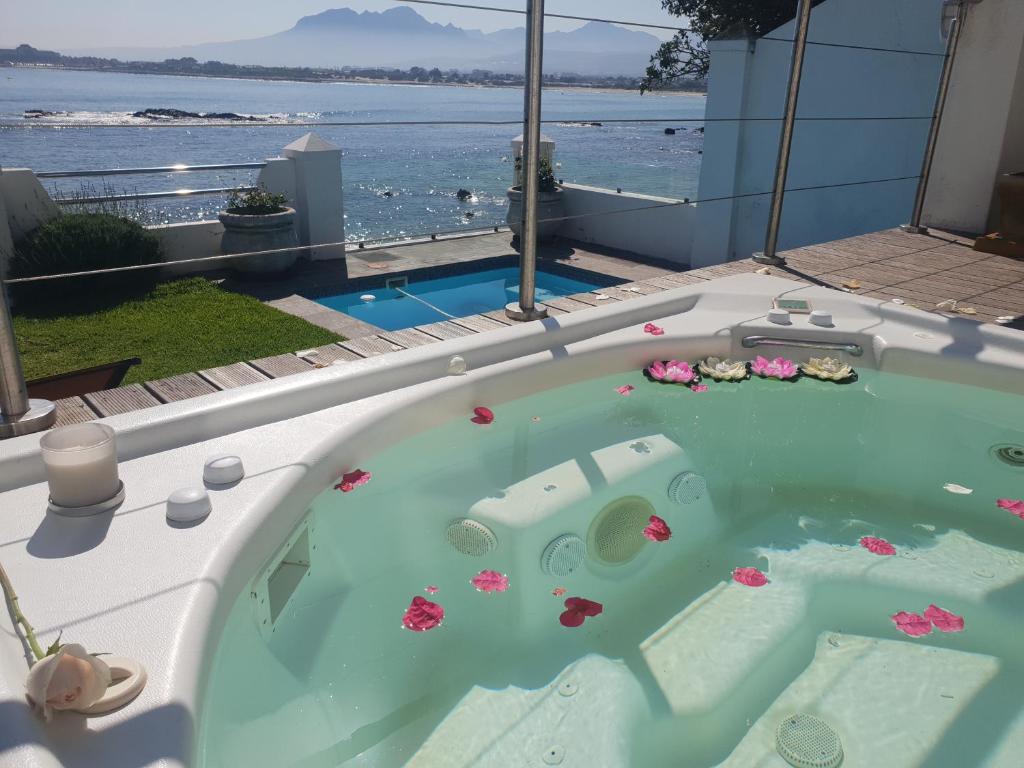 Westbank Private Beach Villa, 4 Bedrooms, Private pool, on the Beach! photo 4