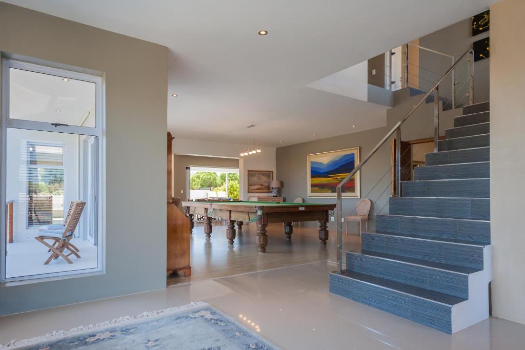 Greenways Drive Apartment photo 1