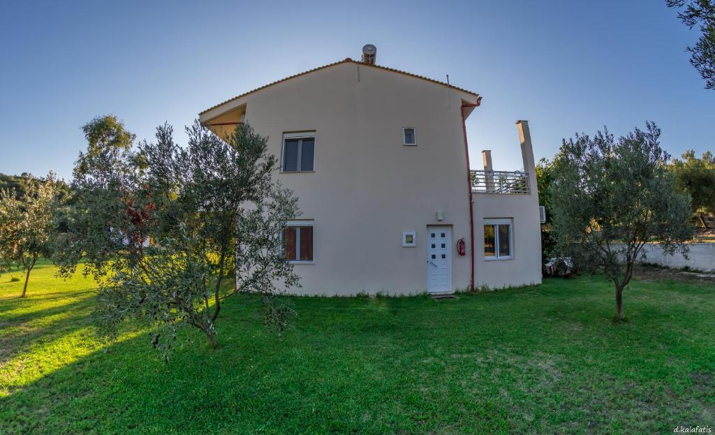 Parea Kalamitsi photo 1