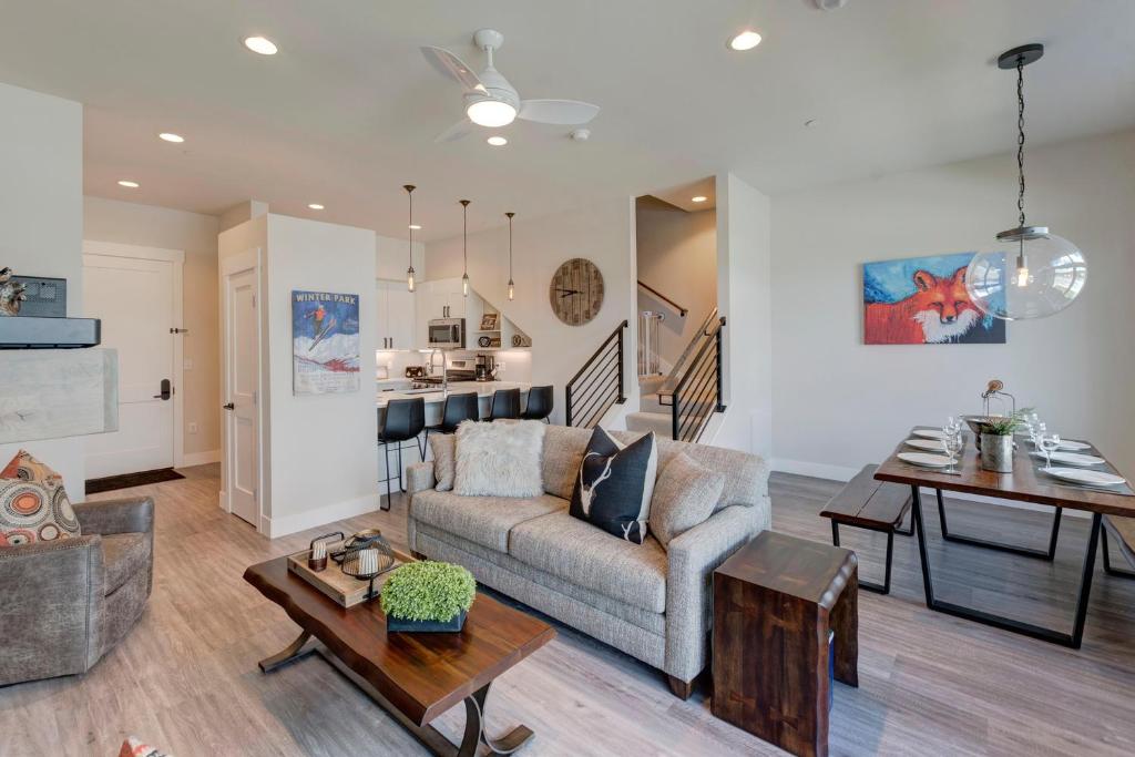 New Luxury Loft #6 With Huge Hot Tub & Great Views - 500 Dollars Of FREE Activities & Equipment Rentals Daily photo 3