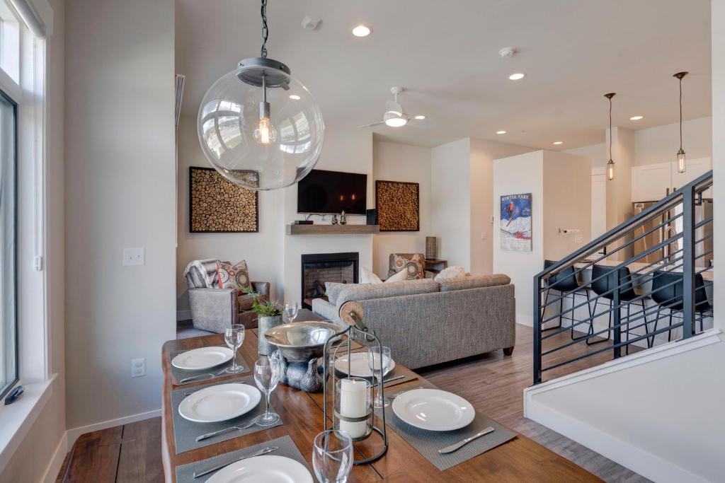 New Luxury Loft #6 With Huge Hot Tub & Great Views - 500 Dollars Of FREE Activities & Equipment Rentals Daily photo 2