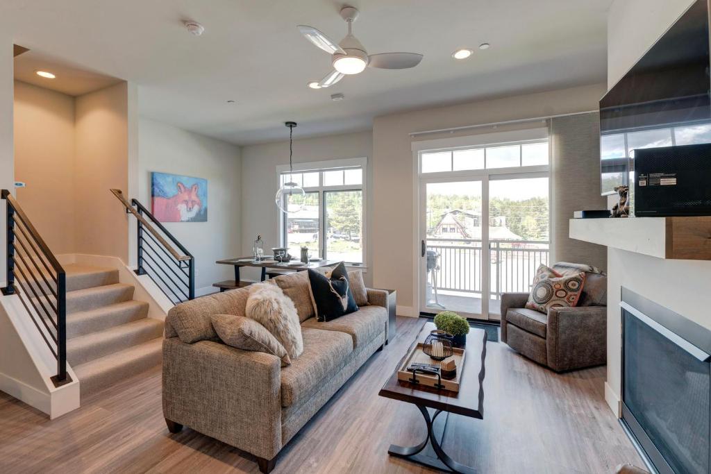 New Luxury Loft #6 With Huge Hot Tub & Great Views - 500 Dollars Of FREE Activities & Equipment Rentals Daily photo 4