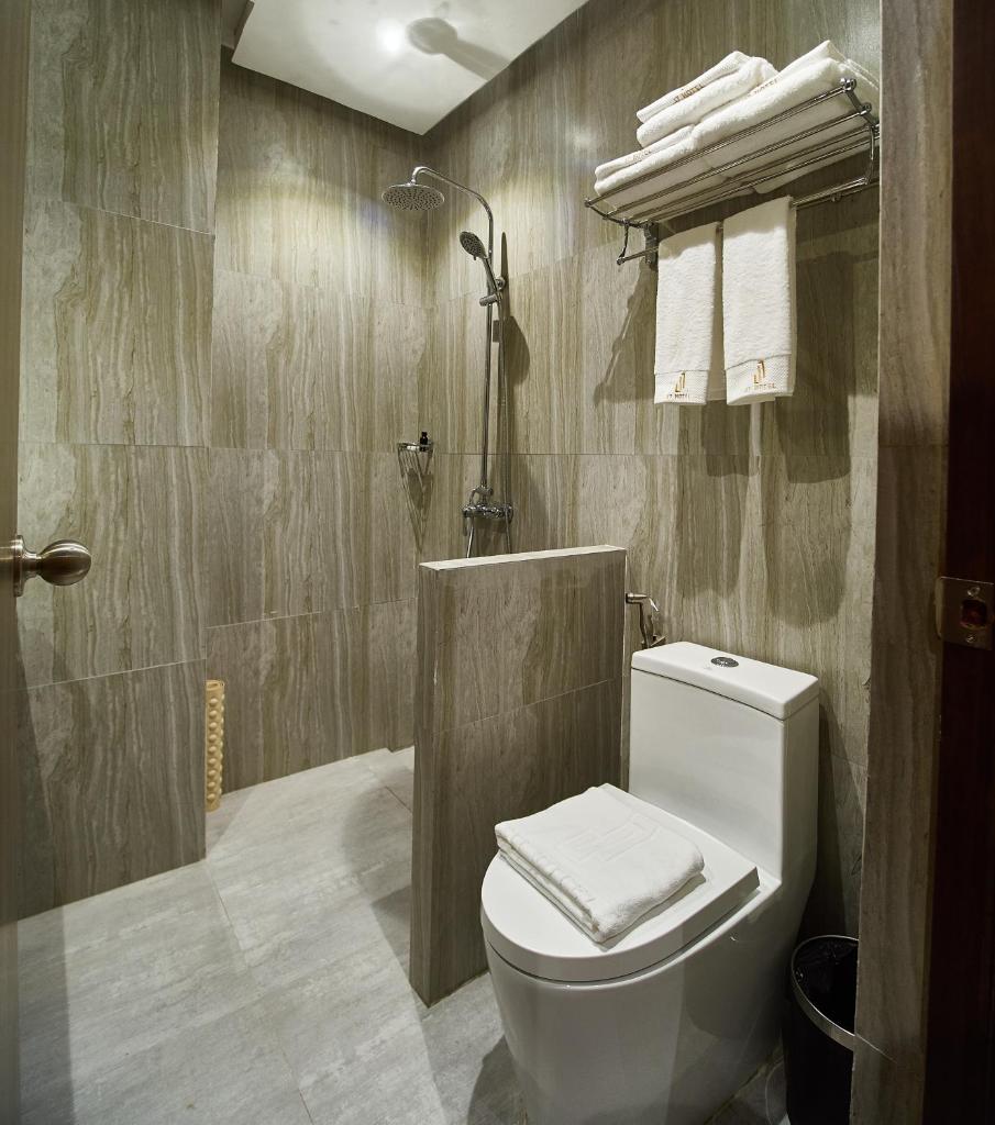 J7 Plaza Hotel photo 3